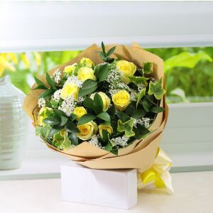 Yellow and white bouquet